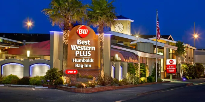 The exterior of Humboldt Bay Best Western in Eureka, California
